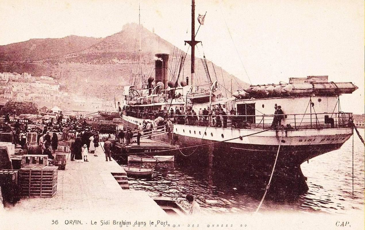 421- Oran - Le Sidi-Brahim dans le port.jpg